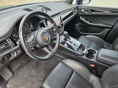 2023 Porsche Macan Base