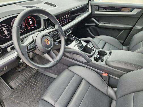 2024 Porsche Cayenne AWD