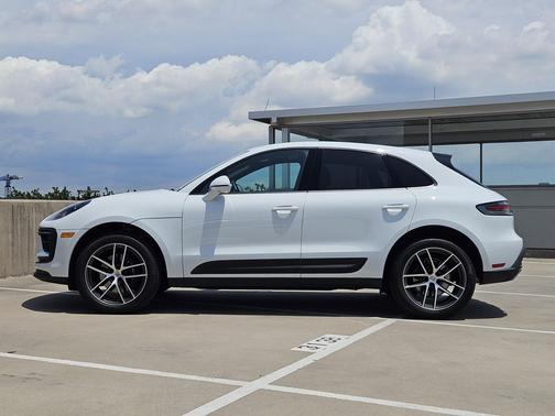 Carrara White Metallic 2026 Porsche Macan Macan