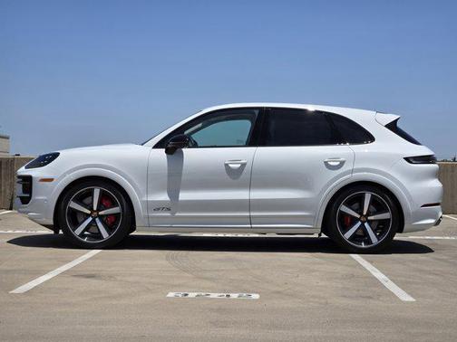 2025 Porsche Cayenne GTS