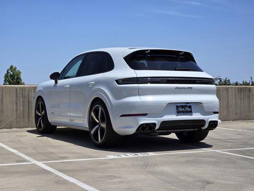 2025 Porsche Cayenne GTS