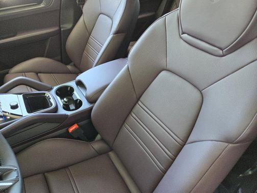 2025 Porsche Cayenne GTS