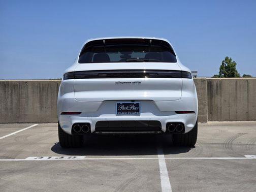 2025 Porsche Cayenne GTS