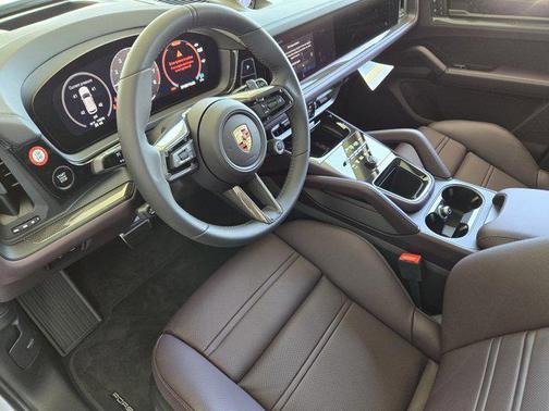 2025 Porsche Cayenne GTS