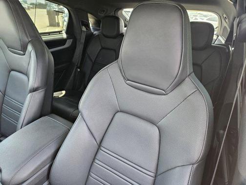 2024 Porsche Cayenne Coupe AWD