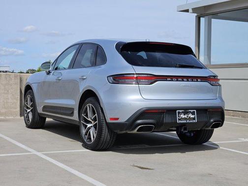 2025 Porsche Macan Base
