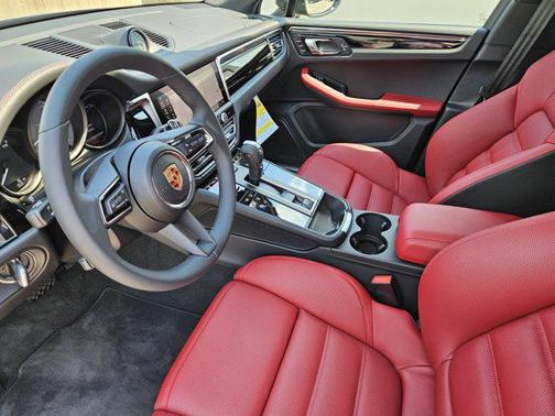 2025 Porsche Macan S