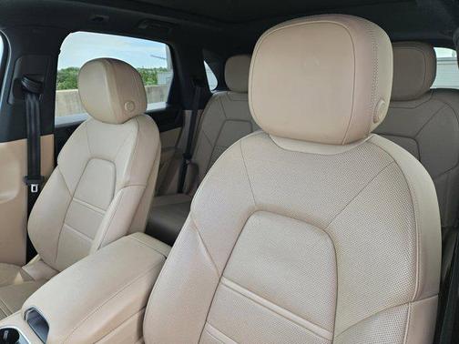 White 2022 Porsche Cayenne Cayenne