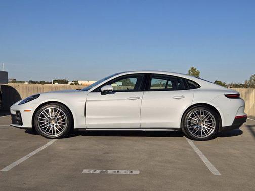 2026 Porsche Panamera RWD