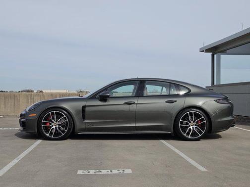 2023 Porsche Panamera GTS