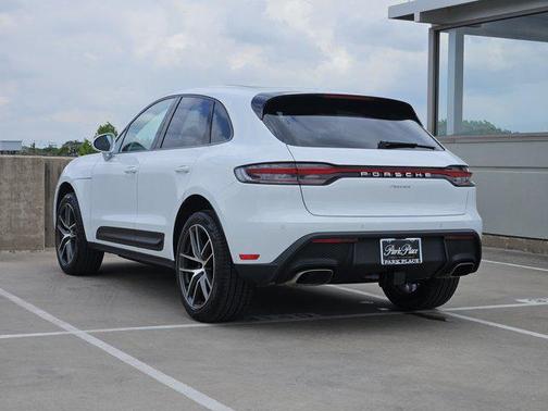 2025 Porsche Macan Base