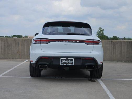 2025 Porsche Macan Base
