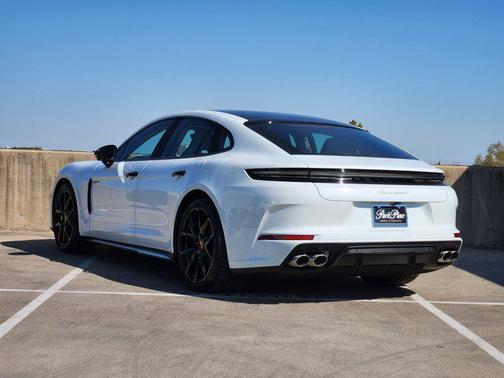 2026 Porsche Panamera 4