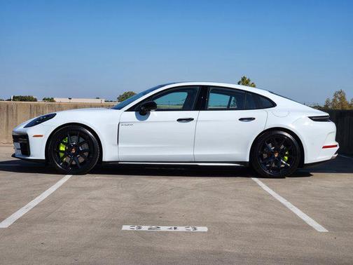 2026 Porsche Panamera 4