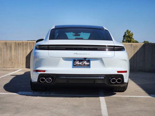 2026 Porsche Panamera 4