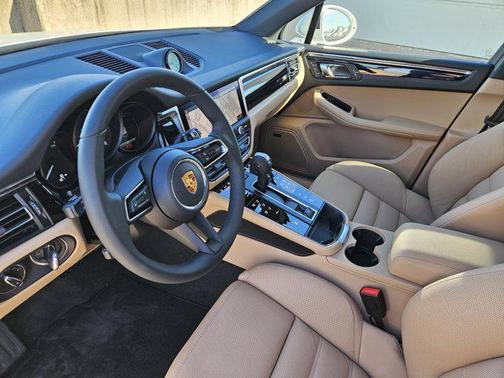 2026 Porsche Macan AWD