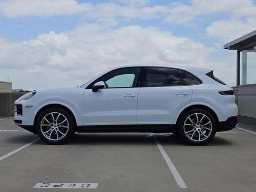 Carrara White Metallic 2026 Porsche Cayenne Cayenne