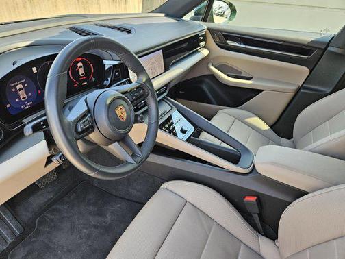 2025 Porsche Macan 4