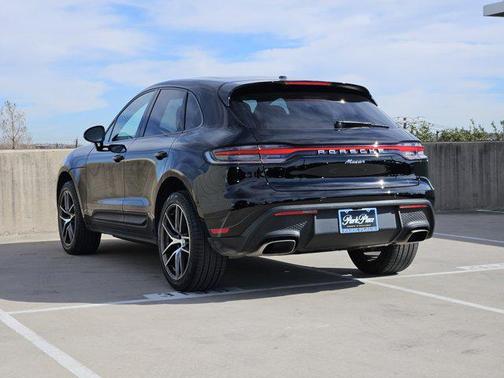 2025 Porsche Macan AWD
