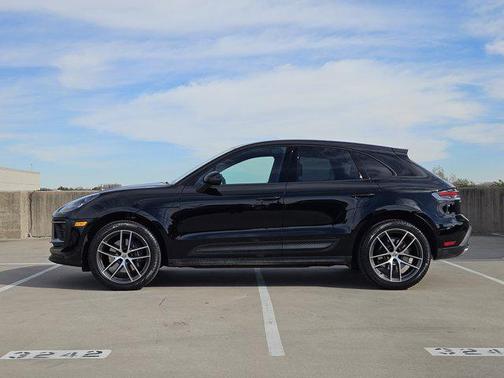 2025 Porsche Macan AWD