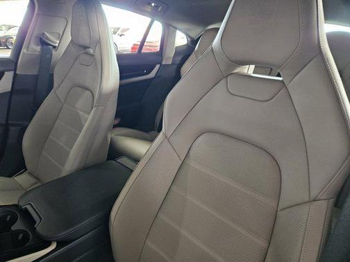 2026 Porsche Panamera 4