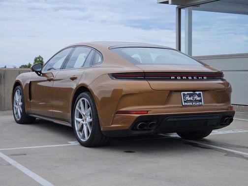 2025 Porsche Panamera 4