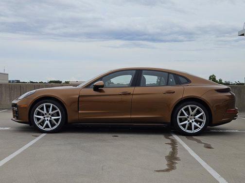 2025 Porsche Panamera 4