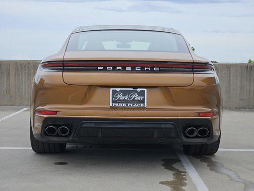 2025 Porsche Panamera 4