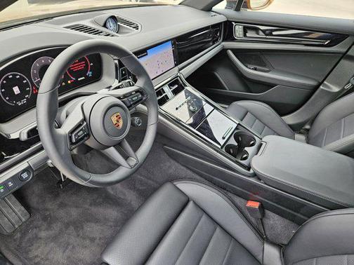 2025 Porsche Panamera 4