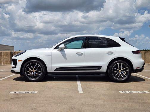 2025 Porsche Macan Base