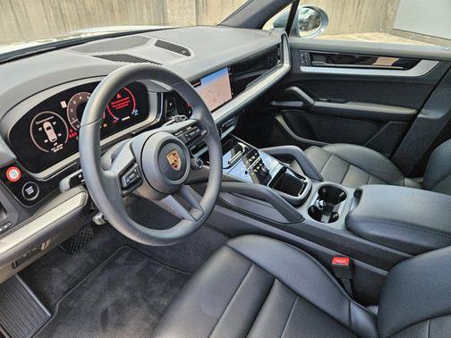2025 Porsche Cayenne AWD