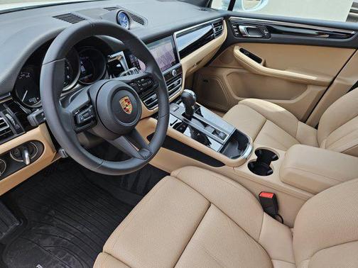 2025 Porsche Macan AWD