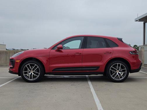 2025 Porsche Macan Base