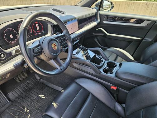 Carrara White Metallic 2024 Porsche Cayenne Cayenne