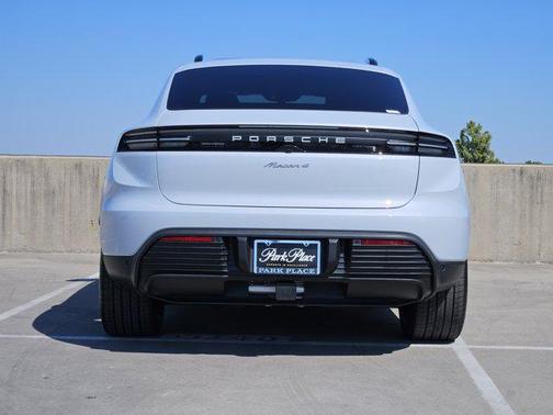 2024 Porsche Macan 4