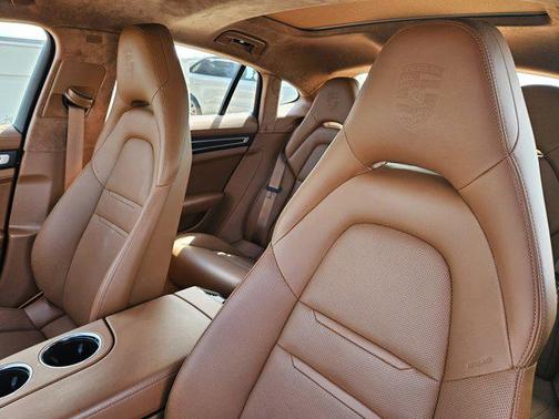 2023 Porsche Panamera 4 Platinum Edition