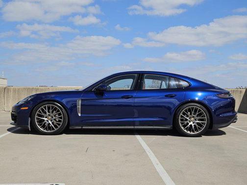 2023 Porsche Panamera 4 Platinum Edition