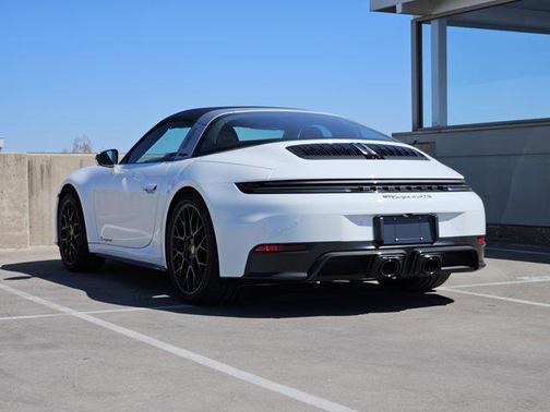 2025 Porsche 911 Targa 4 GTS