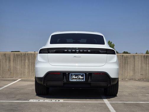 2025 Porsche Macan Electric