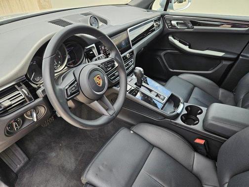 2023 Porsche Macan Base