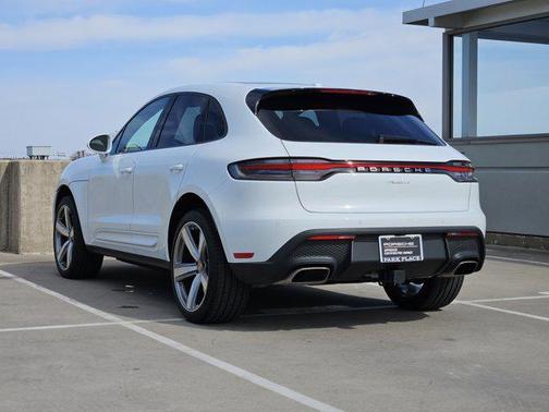2025 Porsche Macan AWD