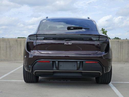 2024 Porsche Macan Turbo