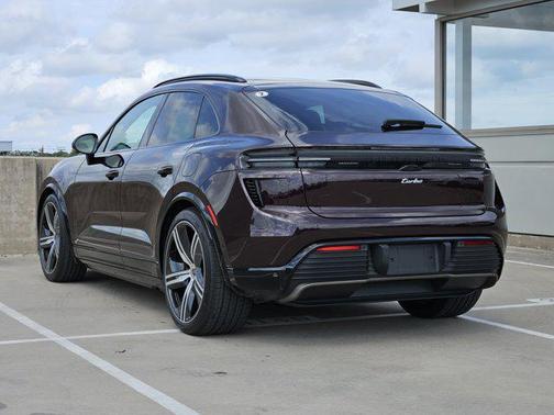 2024 Porsche Macan Turbo