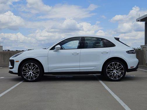2022 Porsche Macan Base