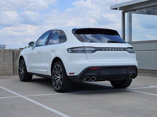 2022 Porsche Macan Base