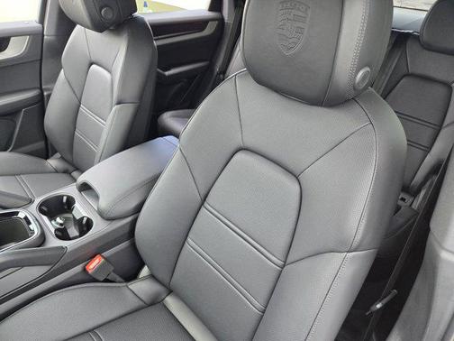 2025 Porsche Cayenne Coupe AWD