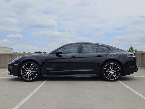 Jet Black Metallic 2023 Porsche Panamera 4 Platinum Edition