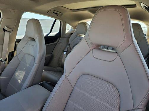 2026 Porsche Panamera 4