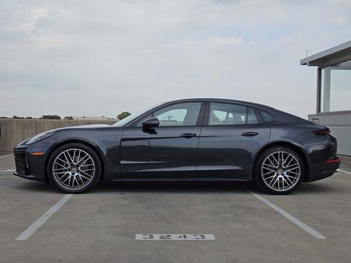 2025 Porsche Panamera 4