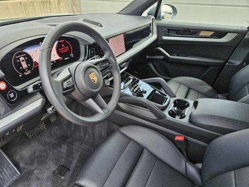 2025 Porsche Cayenne AWD